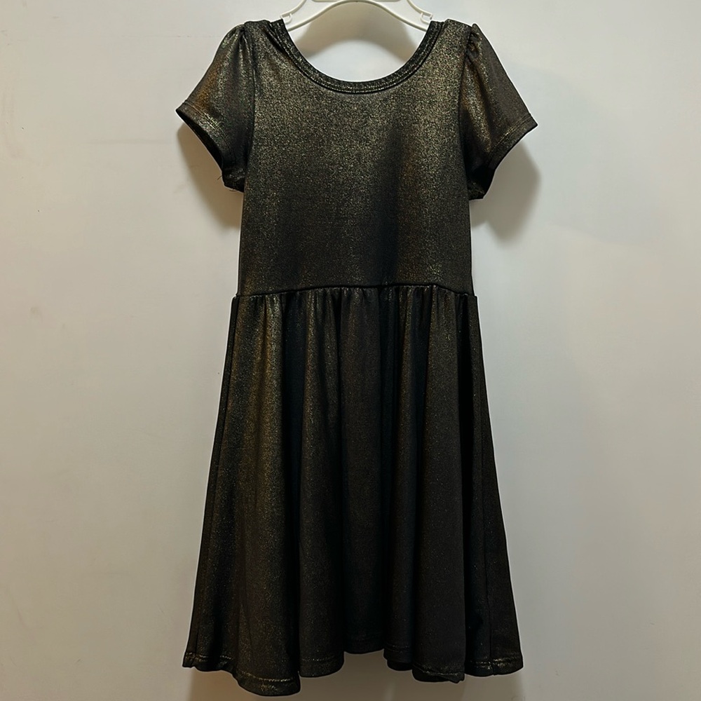 Dot dot smile 😃 dress size 2 in a beautiful metallic sparkly silky type fabric